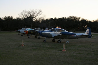 fly_in_fun013004.jpg